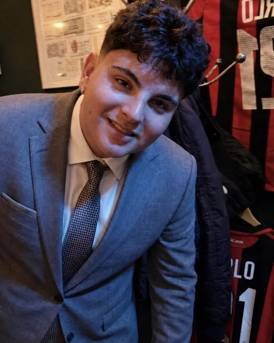 Aaron Alba sonriendo a cámara